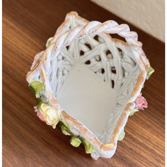 VINTAGE SCHIERHOLZ DRESDEN DIAMOND SHAPED PORCELAIN BASKET WITH APPLIED ROSES - Picture 12 of 16